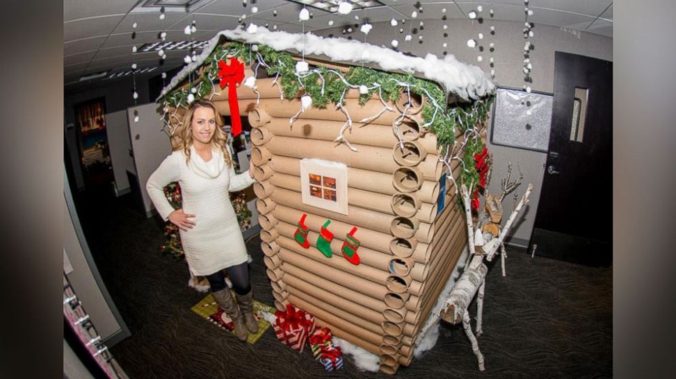 Get Festive: Fun And Creative Christmas Cubicle Decorating Ideas For The Holidays