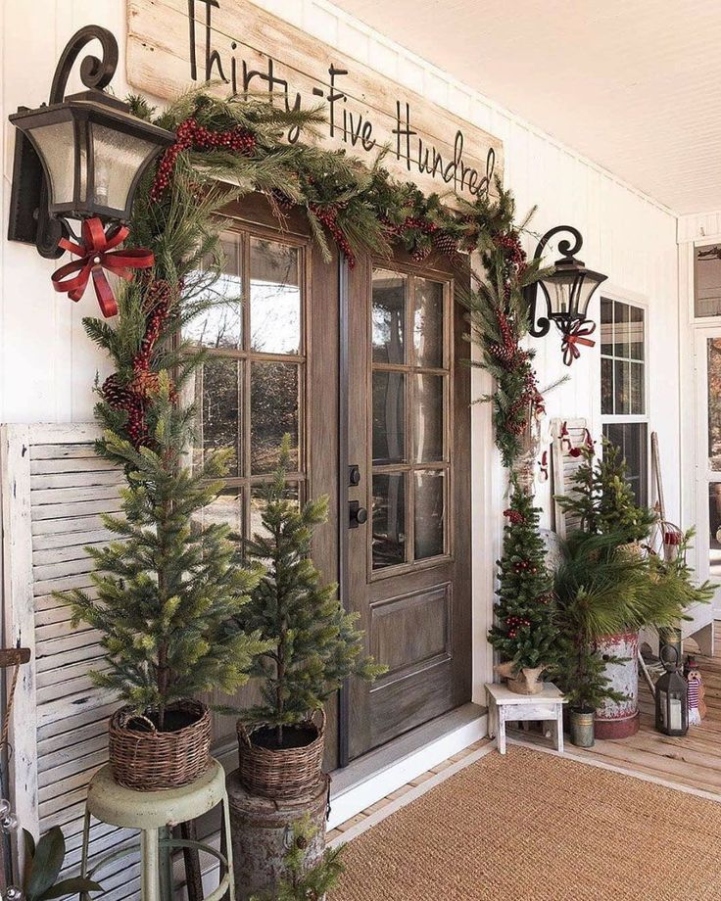 Spruce Up Your Front Porch For Christmas With These Easy And Festive Decorating Ideas!