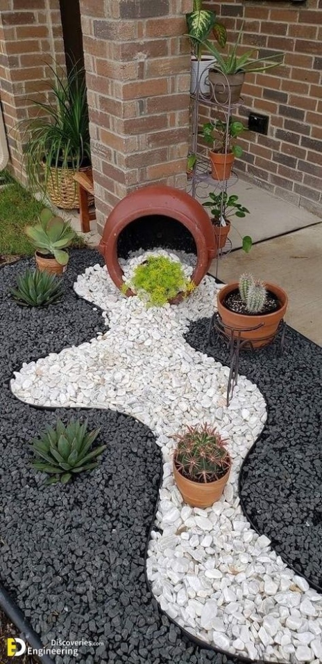 Spruce Up Your Front Yard: Easy And Creative Decor Ideas For A Welcoming Entrance