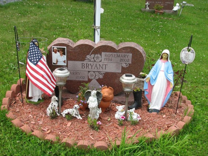 10 Creative Ways To Honor A Loved One: Unique Grave Decorating Ideas