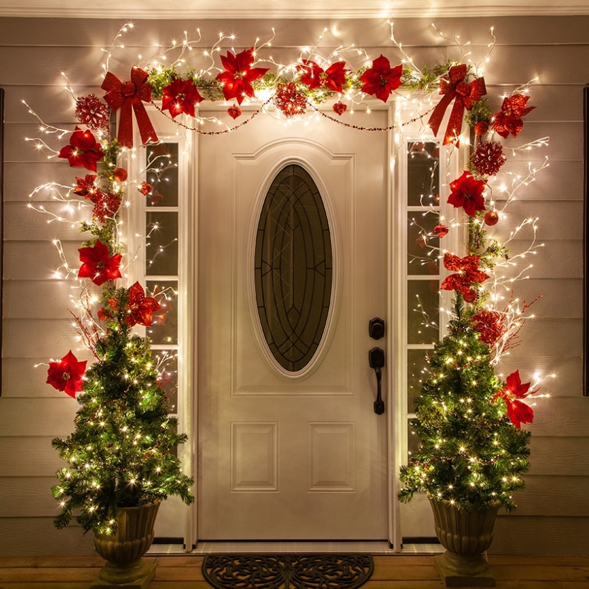 Niche Utama 2 Christmas Door Decorating Ideas