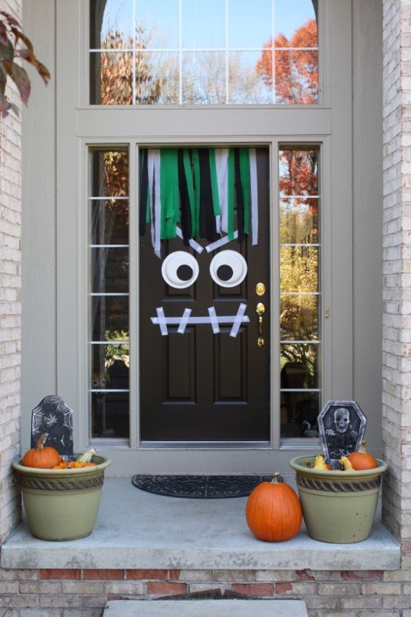 Niche Utama 2 Halloween Door Decoration Inspiration  EYG