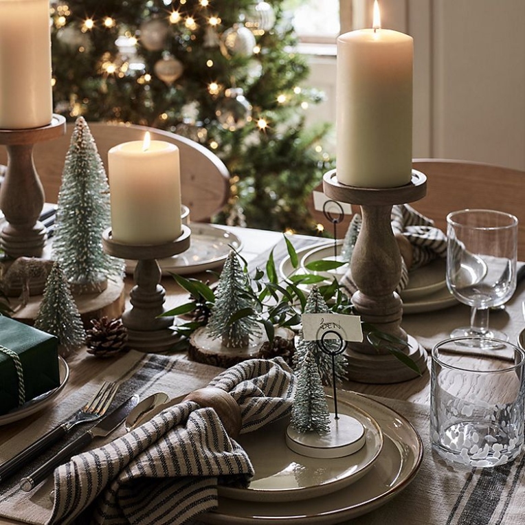 Sparkle And Shine: 15 Festive Christmas Table Decorating Ideas For A Memorable Holiday