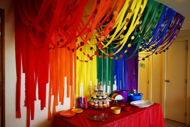 10 Creative Ways To Decorate With Streamers And Wow Your Guests!